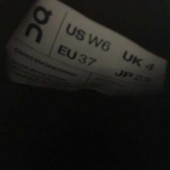 On cloud cloudrunner sneakers - Picture 5 of 5